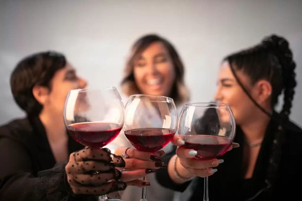30年前のワインは飲める？価値・価格・評価から正しい飲み方まで徹底解説