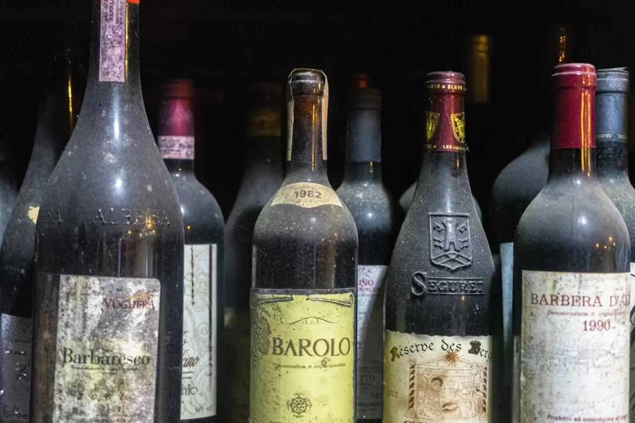 30年前のワインは飲める？価値・価格・評価から正しい飲み方まで徹底解説