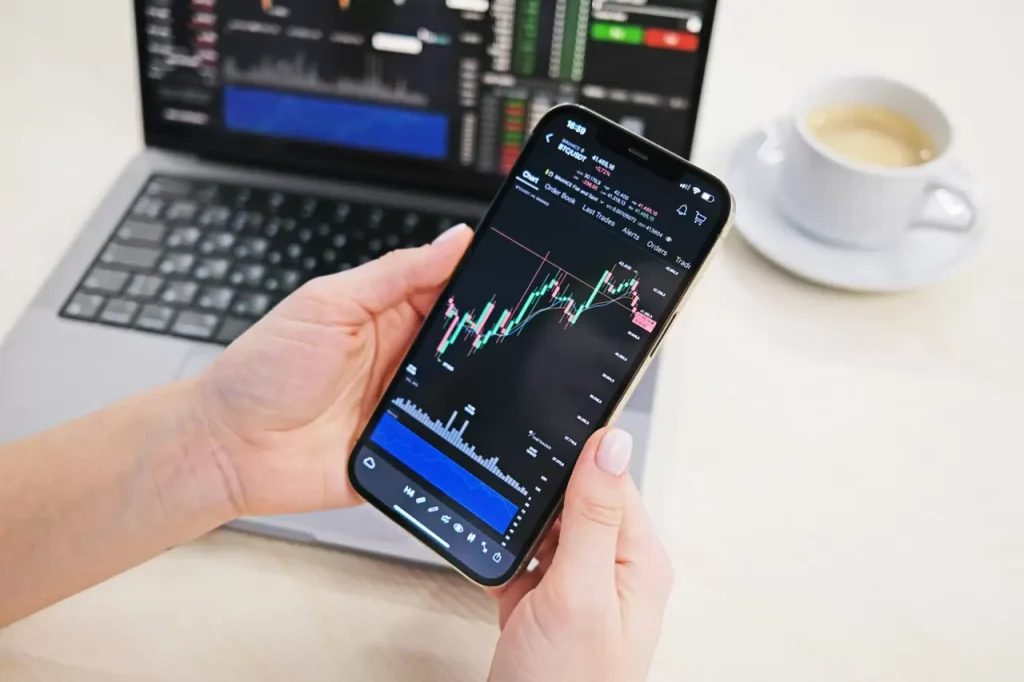 【2025年9月】ウイスキー白州の値上げ情報！価格推移と高価買取のコツ